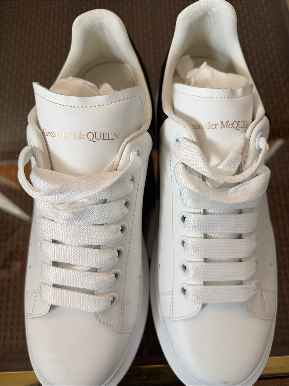 Alexander McQueen White and Black Leather Platform Sneakers with Gold Logo - Picture 2 of 3